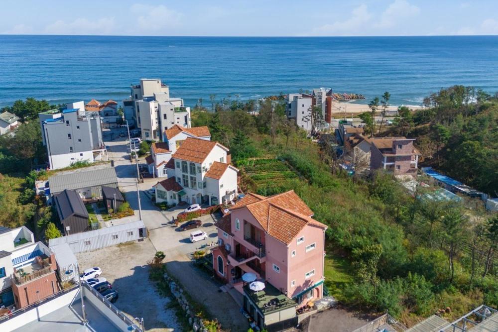 Gangneung Mirabell Spa Pension Dış mekan fotoğraf